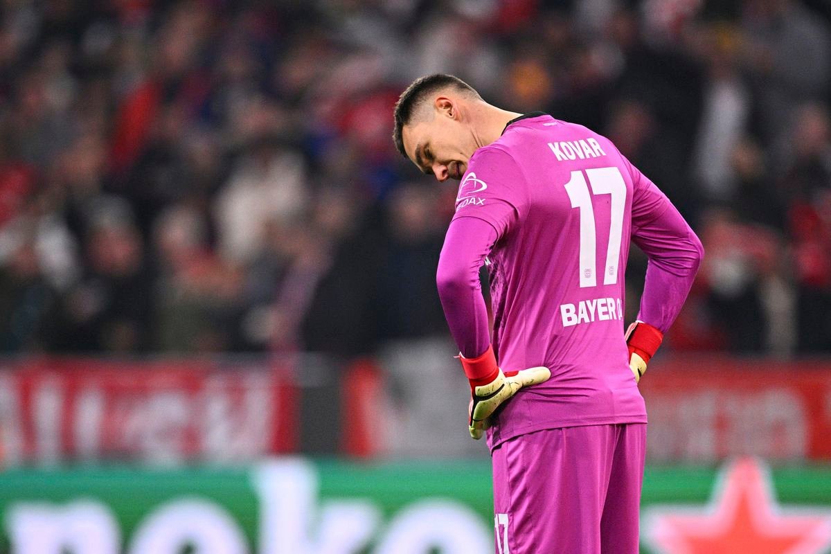 Český brankár opúšťa Bundesligu. Mieri do tímu, ktorý chce uspieť v Lige majstrov Český brankár opúšťa Bundesligu. Mieri do tímu, ktorý chce uspieť v Lige majstrov