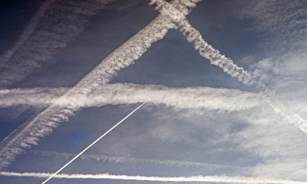 EPA releases online info on contrails and geoengineering amid conspiracy theories