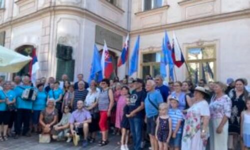 Matica slovenská protestovala v Košiciach proti aktivitám firmy Manevi SK a odstráneniu tabule maršala Hadika