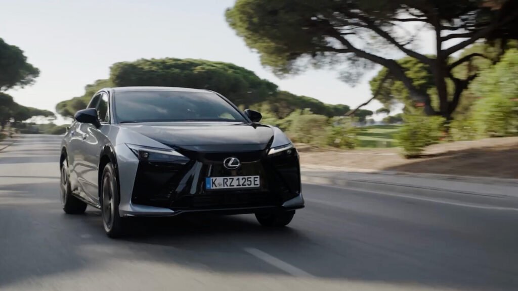 PRVÁ JAZDA: Nový Lexus RZ vás vráti do doby manuálov! S volantom, aký ste ešte nevideli PRVÁ JAZDA: Nový Lexus RZ vás vráti do doby manuálov! S volantom, aký ste ešte nevideli
