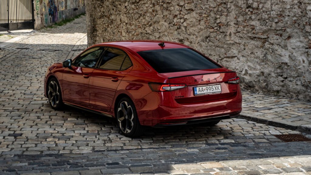 TEST Škoda Superb Sportline: Prešli sme 2700 kilometrov! Toto o Superbe musíte vedieť