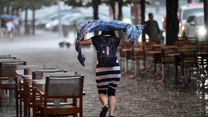Silné bouřky udeřily v Česku, na jihu padají kroupy. V platnosti je VÝSTRAHA, hrozí i supercely Silné bouřky udeřily v Česku, na jihu padají kroupy. V platnosti je VÝSTRAHA, hrozí i supercely