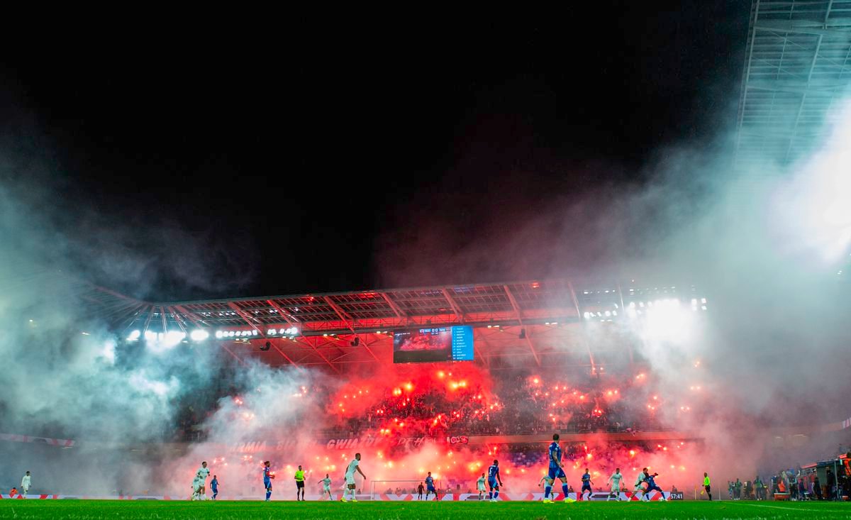 Vo viac než priateľskom zápase zaujali len fanúšikovia. Slovan prehral s Wislou Krakov