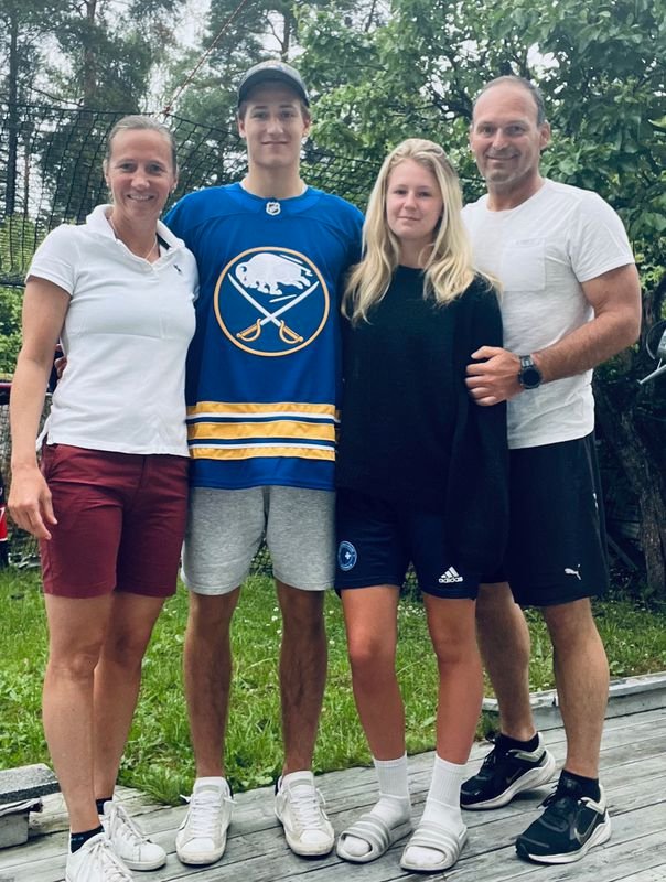 Rodičia reprezentovali Slovensko v troch športoch, ich syna draftovali do NHL ako Švéda Rodičia reprezentovali Slovensko v troch športoch, ich syna draftovali do NHL ako Švéda