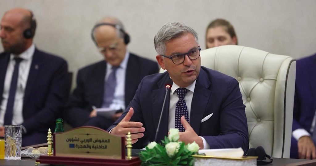 Libyjci vypoklonkovali eurokomisaře Brunnera a několik evropských ministrů ze země Libyjci vypoklonkovali eurokomisaře Brunnera a několik evropských ministrů ze země