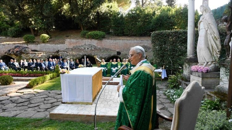 Homília pápeža: Kristus obnovuje stvorenstvo a vlieva nám nádej Homília pápeža: Kristus obnovuje stvorenstvo a vlieva nám nádej