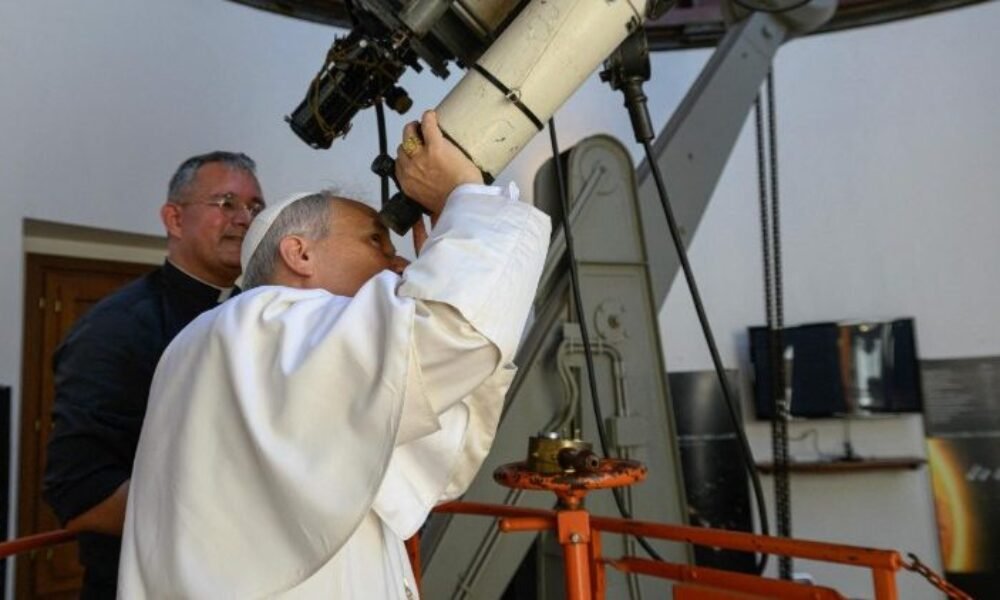 Pápež navštívil Vatikánske observatórium