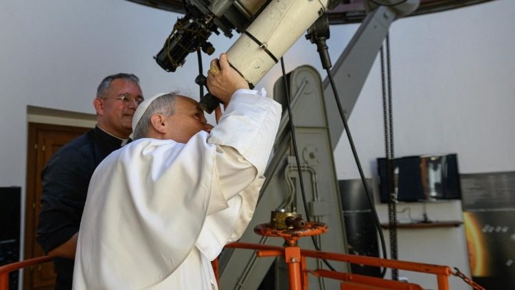 Pápež navštívil Vatikánske observatórium Pápež navštívil Vatikánske observatórium