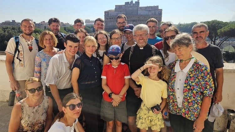 Slováci putovali pešo z Assisi do Ríma: „Chodiť na púte sa oplatí!“