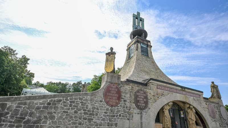 Kaple Památníku Mohyla míru se znovu otevře veřejnosti. Připomíná tragickou bitvu u Slavkova Kaple Památníku Mohyla míru se znovu otevře veřejnosti. Připomíná tragickou bitvu u Slavkova