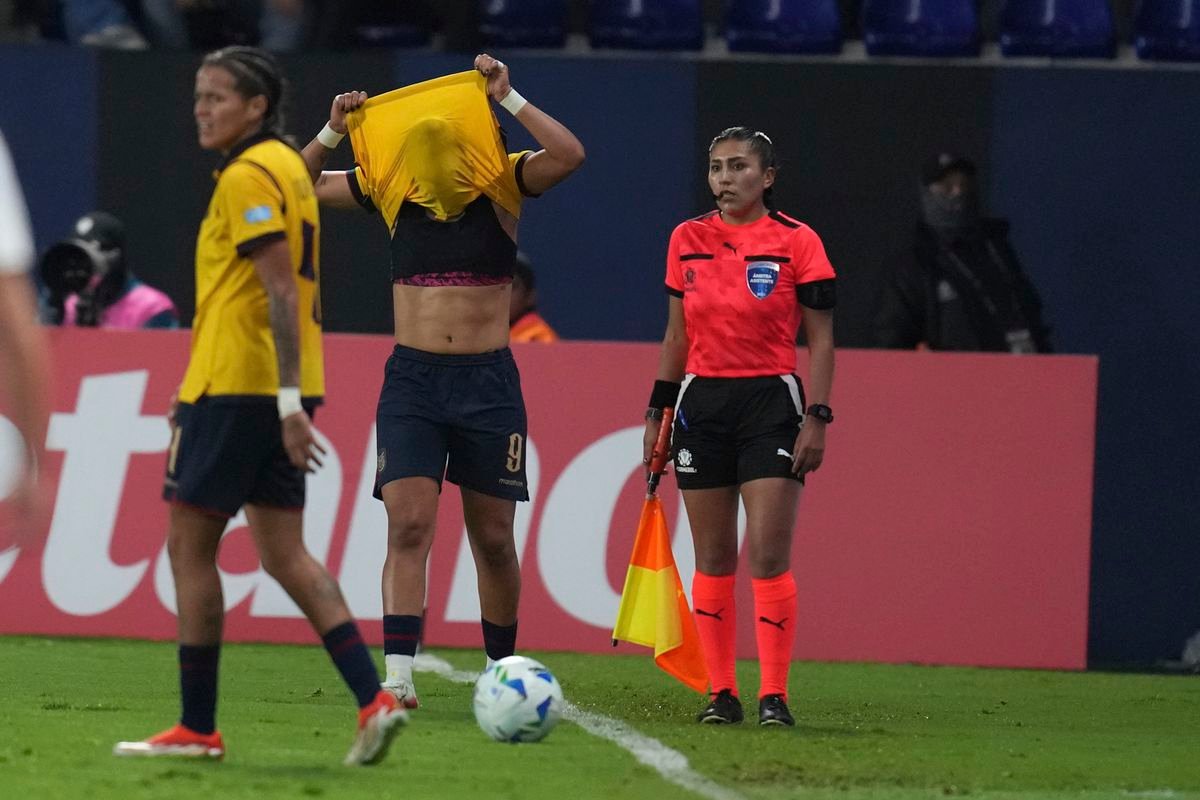 Neúctivé podmienky a prázdne tribúny. Futbalistky zúria: Toto má byť profesionálny futbal? Neúctivé podmienky a prázdne tribúny. Futbalistky zúria: Toto má byť profesionálny futbal?