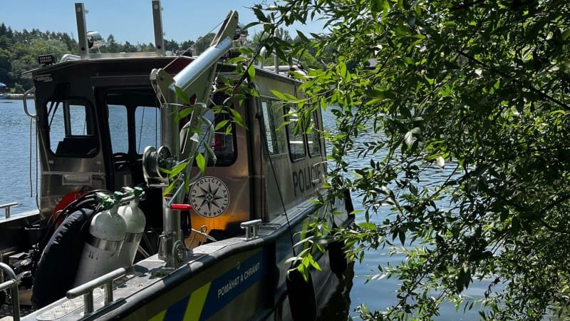 Potápěči vytáhli z Brněnské přehrady mrtvého muže. Podle policie se šel koupat zřejmě opilý Potápěči vytáhli z Brněnské přehrady mrtvého muže. Podle policie se šel koupat zřejmě opilý