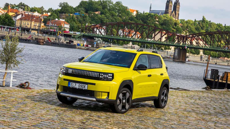 Fiat Grande Panda se může stát evropským bestsellerem. Vpředu má kabel z pevné linky