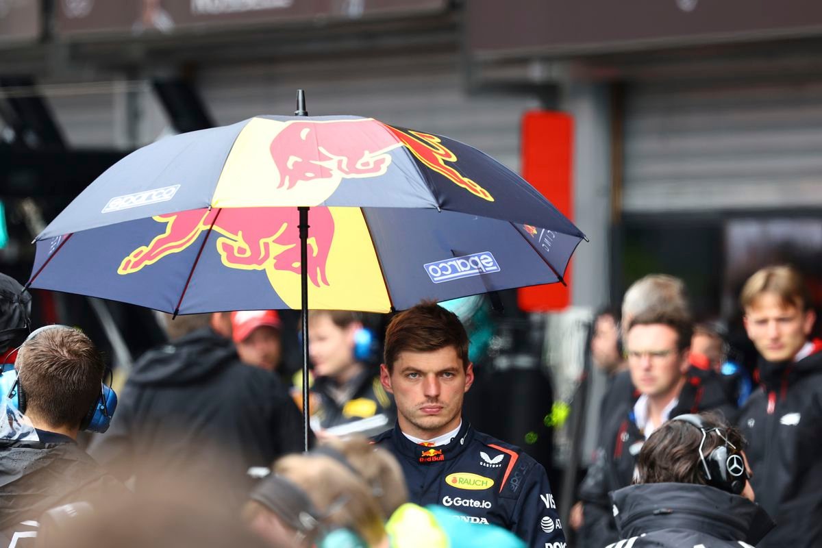 Verstappen skritizoval odloženie štartu: Nedovolili nám súťažiť na mokrej trati