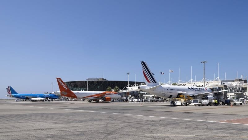 Ryanair ruší stovky letů. Dovolenkové plány tvrdě zasáhly mohutné stávky dispečerů Ryanair ruší stovky letů. Dovolenkové plány tvrdě zasáhly mohutné stávky dispečerů