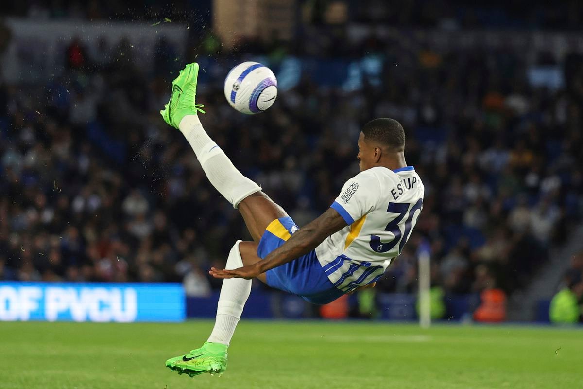 AC Miláno má novú posilu. Krajný obranca prišiel z anglickej Premier League