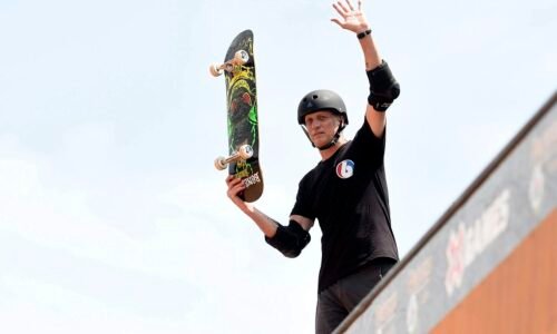 Legendárny skejtbordista venuje do aukcie drakoham. dosiahol s ním unikátny trik