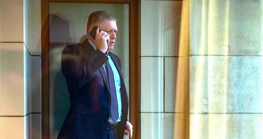 Premiér Fico telefonoval s nemeckým kancelárom Merzom o ruskom plyne a protiruských sankciách. Informoval ho, že pokiaľ nebude Slovensku garantovaná kompenzácia škôd spôsobených zastavením prepravy ruského plynu, hlasovať za protiruské sankcie nebude…