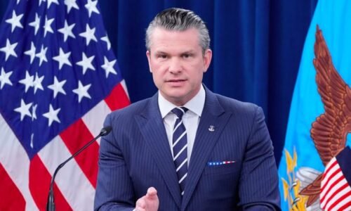 Dodávky amerických zbraní Ukrajine zastavil z vlastnej iniciatívy šéf Pentagónu Pete Hegseth, informuje americká televízia NBC