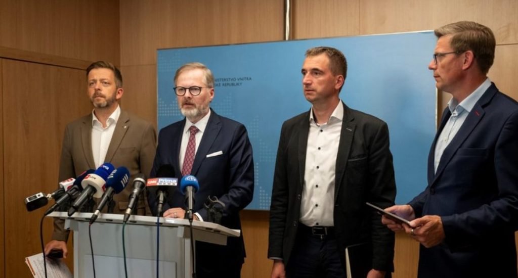 Fialova vláda rozjela kolem blackoutu nebezpečnou dezinformační hru Fialova vláda rozjela kolem blackoutu nebezpečnou dezinformační hru