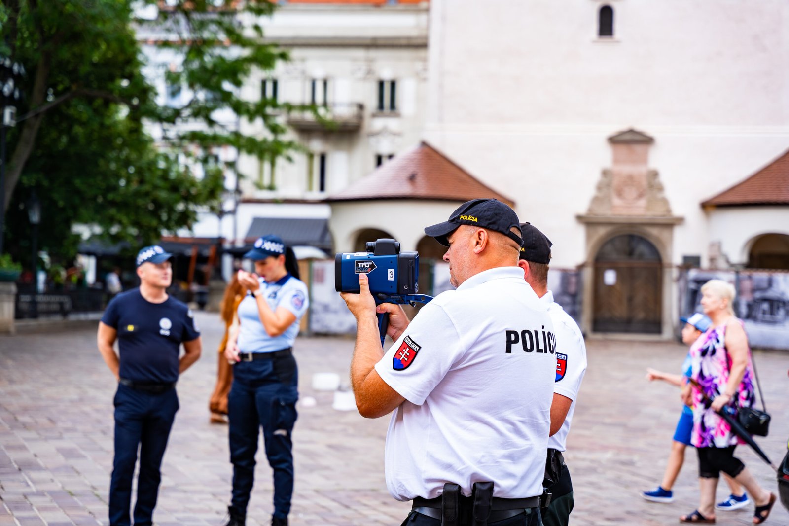 Kolobežkár na Hlavnej trielil takmer tridsiatkou, spomalila ho až pokuta od policajtov Kolobežkár na Hlavnej trielil takmer tridsiatkou, spomalila ho až pokuta od policajtov