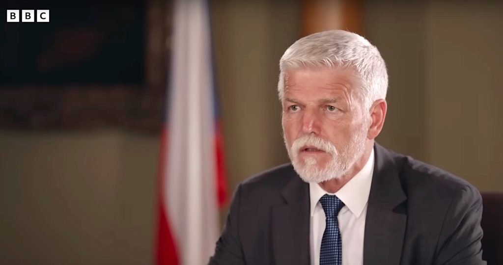 Podle českého prezidenta Petra Pavla Ukrajina bude muset za obnovu státnosti a nezávislosti zaplatit cenu a “dočasně” odstoupit Rusku svá území. Oleksij Arestovič mezitím prohlásil, že na Ukrajině lze na podzim očekávat mobilizaci žen Podle českého prezidenta Petra Pavla Ukrajina bude muset za obnovu státnosti a nezávislosti zaplatit cenu a “dočasně” odstoupit Rusku svá území. Oleksij Arestovič mezitím prohlásil, že na Ukrajině lze na podzim očekávat mobilizaci žen