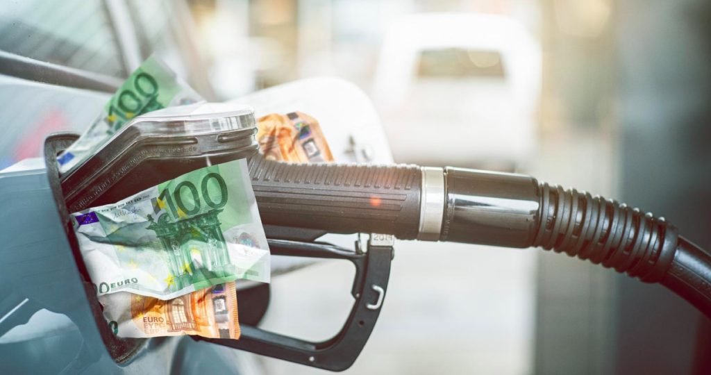 Ceny kúrenia a benzínu pôjde na Slovensku hore. Dôvodom je klimatický cieľ EÚ, ktorá si stanovila 90-percentné zníženie emisií CO₂