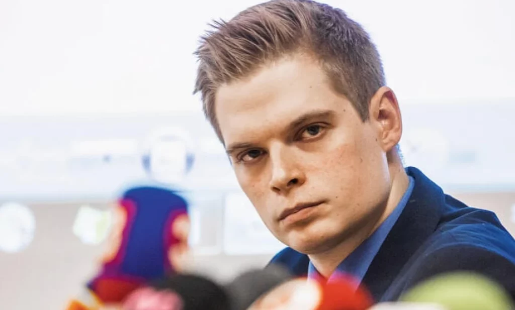 Konečne! Štát preveruje činnosť aktivistu Púchovského na školách Konečne! Štát preveruje činnosť aktivistu Púchovského na školách