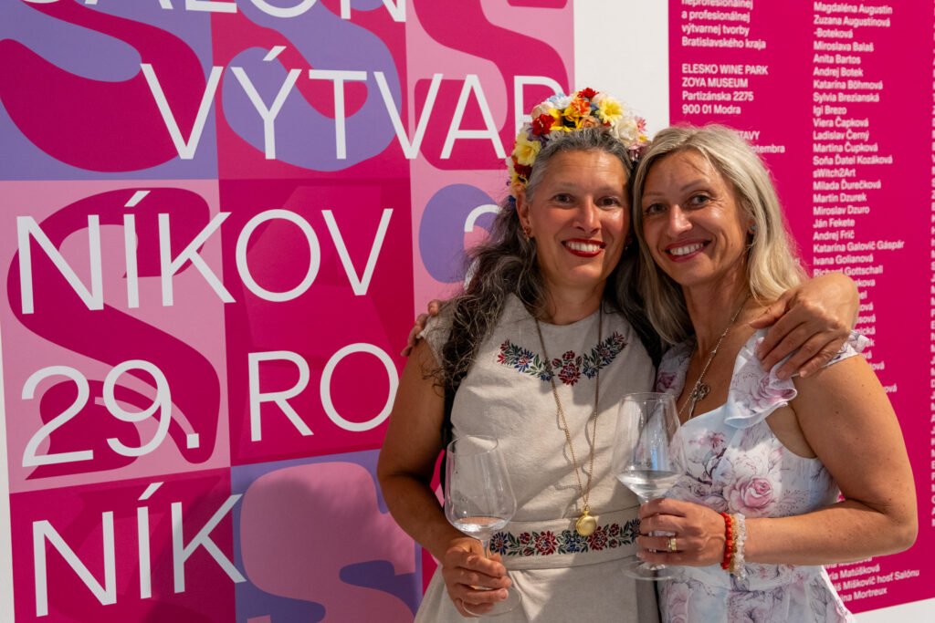 Vedomie v umení: Výstava Salón výtvarníkov 2025 trvá až do 14. septembra