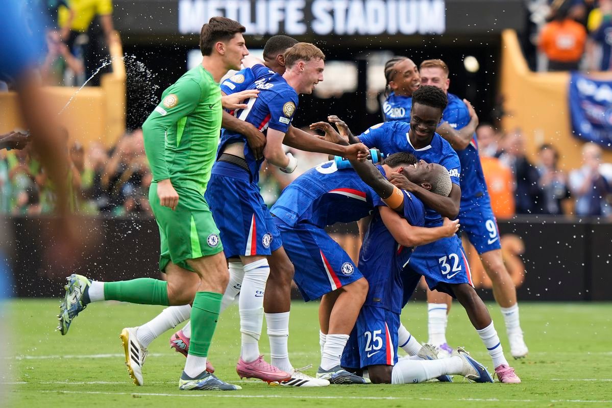 Chelsea pokračuje v megalomanských nákupoch, z Ajaxu Amsterdam ulovila holandský supertalent