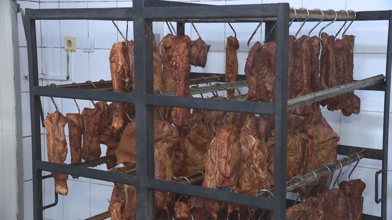 Sekaná s „vaječňákem“ i čokoládou. Věhlasné řeznictví nabízí 130 druhů oblíbené pochoutky Sekaná s „vaječňákem“ i čokoládou. Věhlasné řeznictví nabízí 130 druhů oblíbené pochoutky
