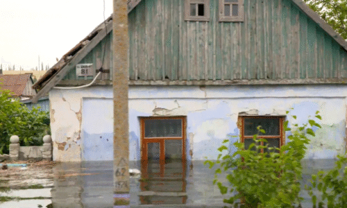 Nejen znečištěná voda. Čeští experti na frontě zkoumali dopady odpálení Kachovské přehrady