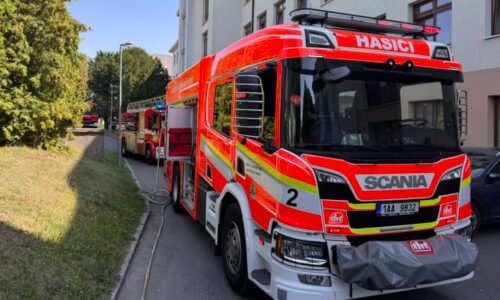 Rozsáhlý požár v Mošnově: Tři lidé utrpěli zranění, hasiči evakuovali 170 lidí