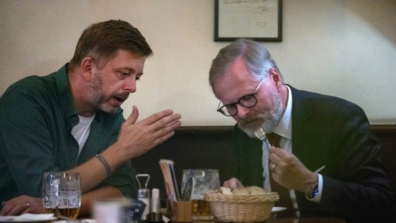 KOMENTÁŘ: Fiala a Rakušan na pivu? Krátkozraká šaškárna, která žene Babiše do náruče SPD KOMENTÁŘ: Fiala a Rakušan na pivu? Krátkozraká šaškárna, která žene Babiše do náruče SPD