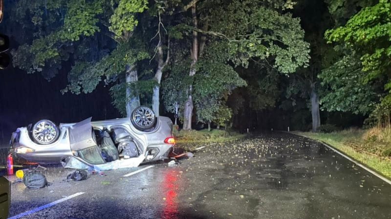 Tragický závěr prázdnin na silnicích: U Děčína zemřela seniorka, na Písecku spolujezdec Tragický závěr prázdnin na silnicích: U Děčína zemřela seniorka, na Písecku spolujezdec