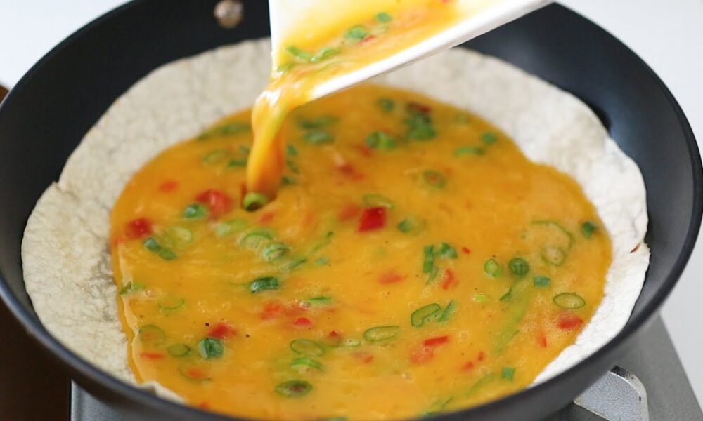Pour 4 eggs into the tortilla and you’ll be amazed by the results! Simple and delicious breakfast