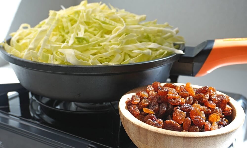 Mix cabbage and raisins! Few people know this recipe! So crispy and juicy!