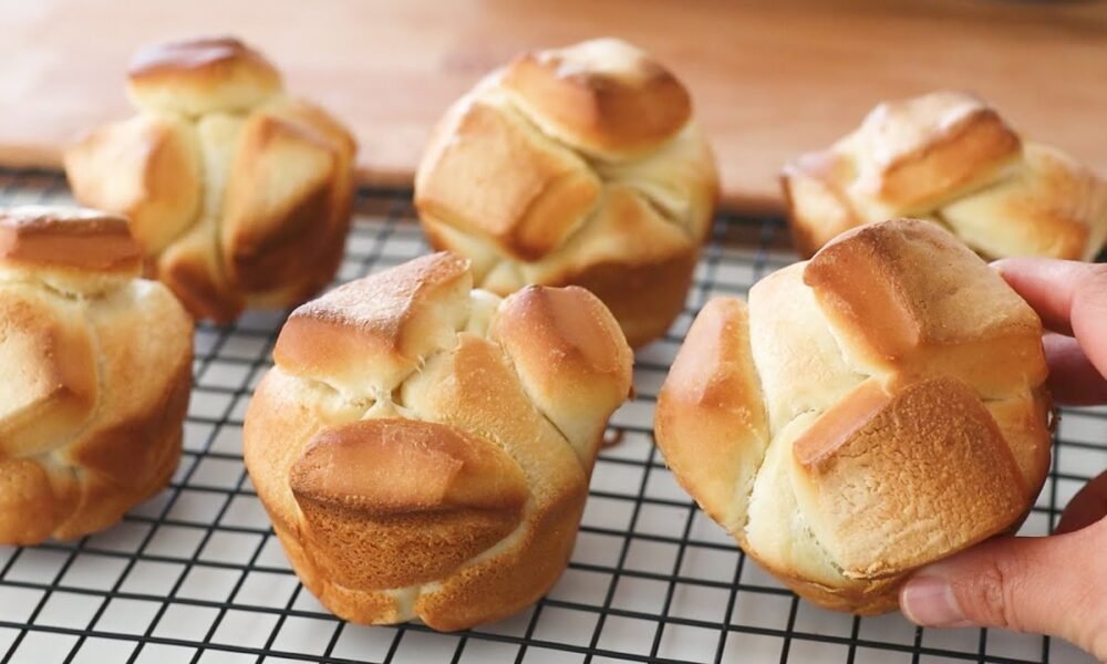 I’ve never had such delicious bread for breakfast! Easy and quick cream cheese bread