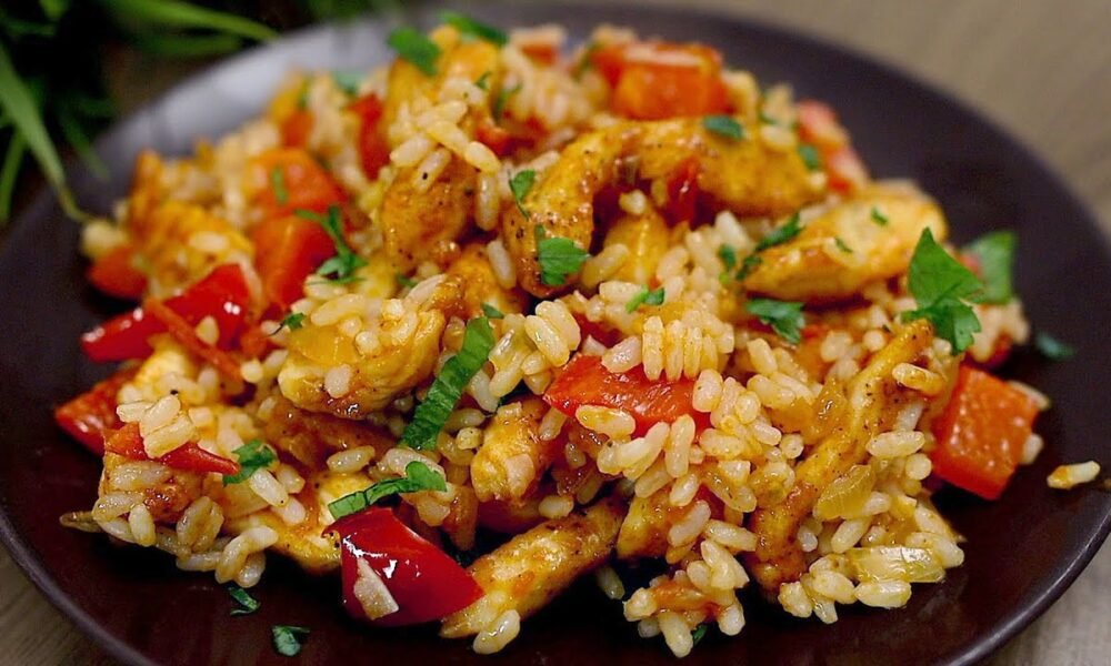 Ein einfaches und leckeres Rezept für Reis mit Hühnchen und Gemüse – immer ein Lebensretter!