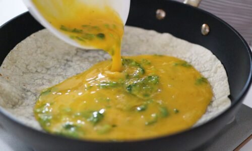 Pour 3 eggs into the tortilla and you’ll be amazed by the results! Simple and delicious breakfast