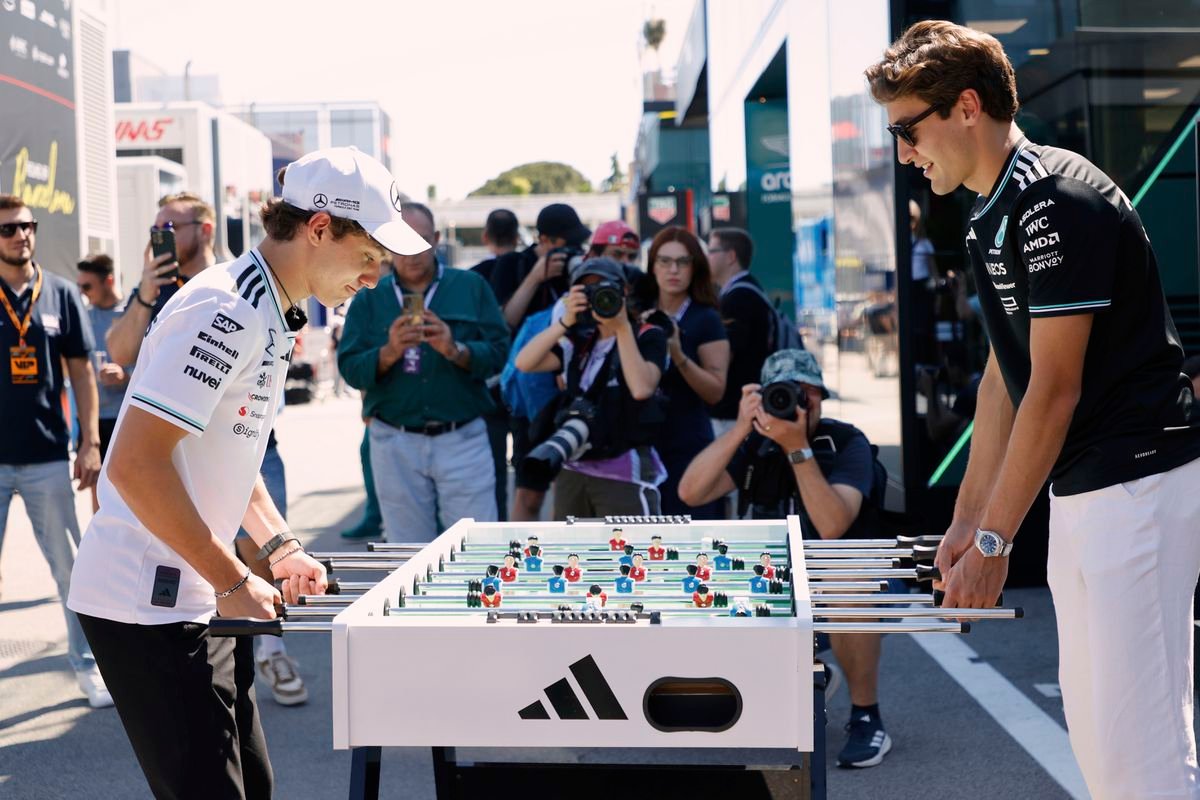 George Russell o tímovom kolegovi: Kimi napreduje, ale výsledky to maskujú