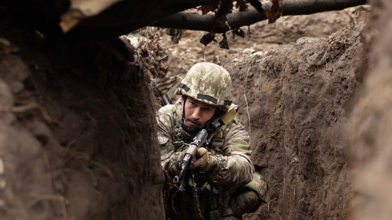 Putinův nůž se zařízl hlouběji do Ukrajiny. Mašinerie Kremlu se blíží k významné linii Putinův nůž se zařízl hlouběji do Ukrajiny. Mašinerie Kremlu se blíží k významné linii
