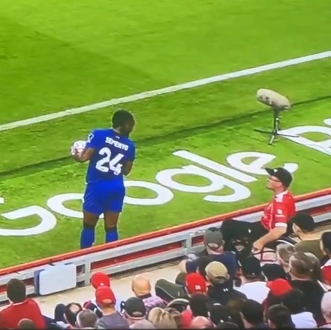 VIDEO Obeť rasistických urážok poďakovala aj súperovi: Futbal ukázal svoju najlepšiu stránku