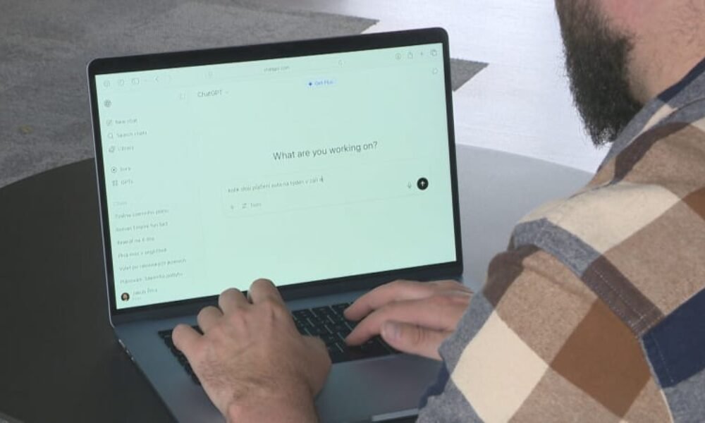 Kouzlo umělé inteligence? Mozek může zlenivět, používejte ji chytře, radí odborníci