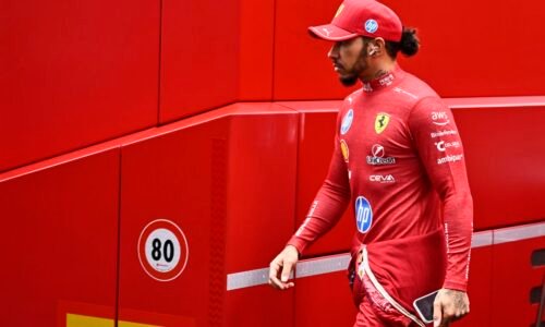 Nedávno ho posielala do dôchodku. Legenda F1 označila náhradníka Lewisa Hamiltona vo Ferrari