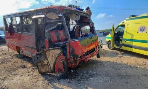 Padesát mrtvých při katastrofické nehodě autobusu. Mířil do Kábulu, nehodu má na svědomí řidič