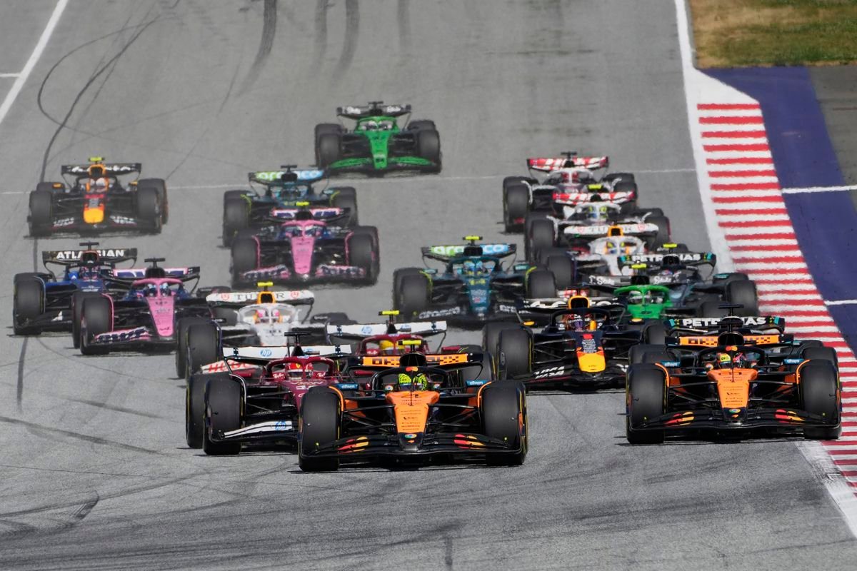 Bývalý majster sveta najviac verí Mercedesu. Ferrari? Ak sa im podarí trafiť správnu formulu