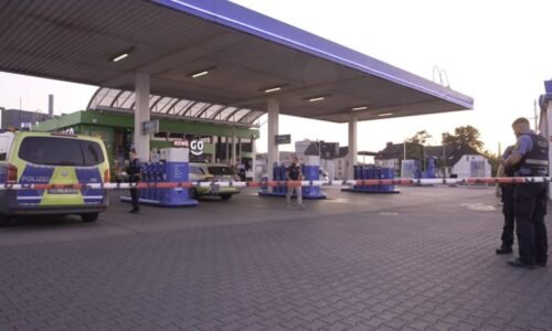 Ukradl policistovi zbraň a vypálil: V Německu útočil muž dvojího občanství, zemřel mladý otec