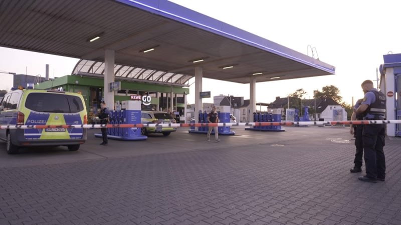 Ukradl policistovi zbraň a vypálil: V Německu útočil muž dvojího občanství, zemřel mladý otec Ukradl policistovi zbraň a vypálil: V Německu útočil muž dvojího občanství, zemřel mladý otec