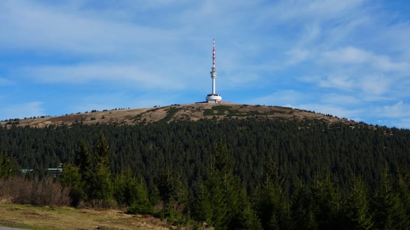 Dva lidé se těžce zranili při sjíždění z Pradědu. Oba musel zachraňovat vrtulník Dva lidé se těžce zranili při sjíždění z Pradědu. Oba musel zachraňovat vrtulník